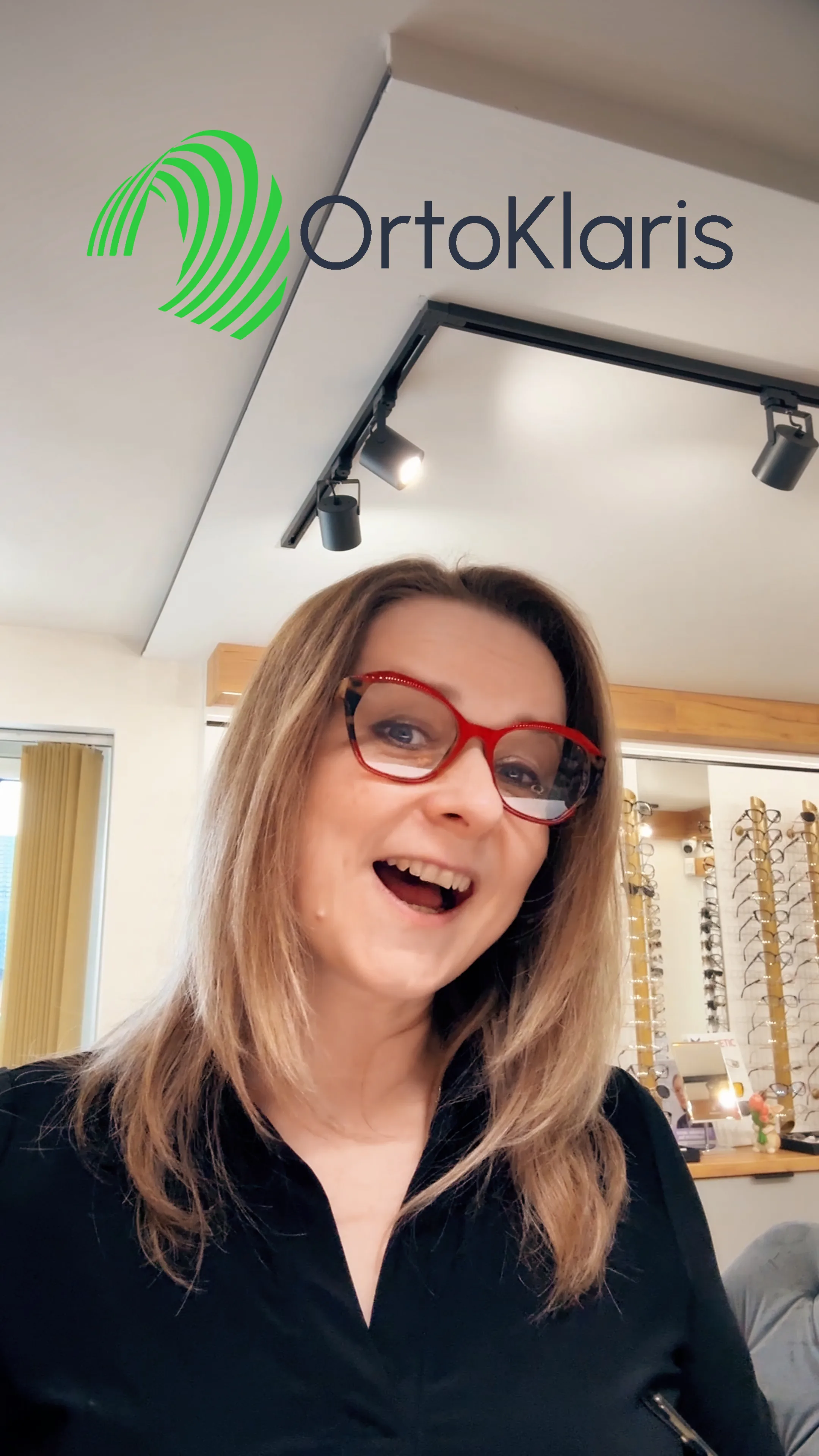 Anna Kania w OrtoKlaris podczas lekkiego, bezpośredniego nagrania edukacyjnego